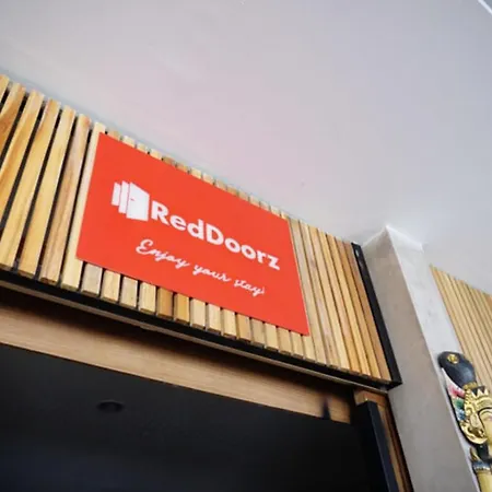 RedDoorz Hostel Near Ngurah Rai Airport Kuta-2